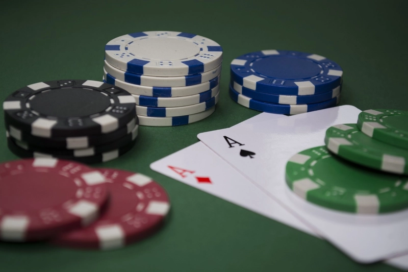 So sánh trực quan: Xì dách khác gì blackjack trong game bài?